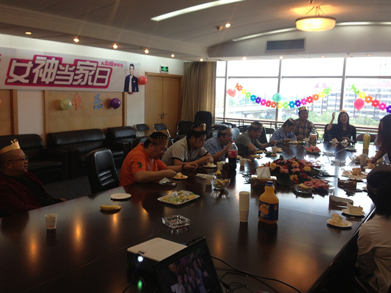 員(yuán)工(gōng)生(shēng)日(rì)派對(duì)